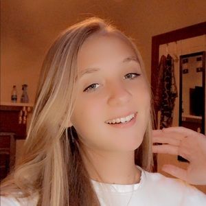 Meet your Posher, Carolina